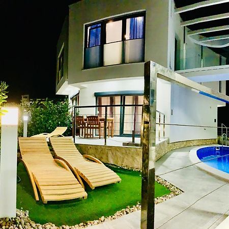 Villa Legacy 2 โนวาลยา ภายนอก รูปภาพ