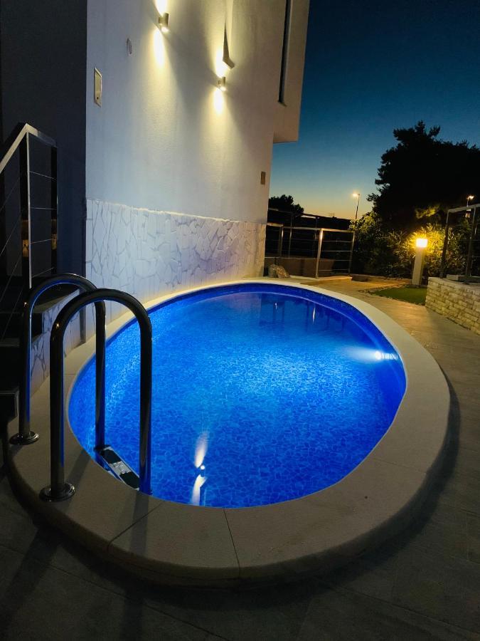 Villa Legacy 2 โนวาลยา ภายนอก รูปภาพ