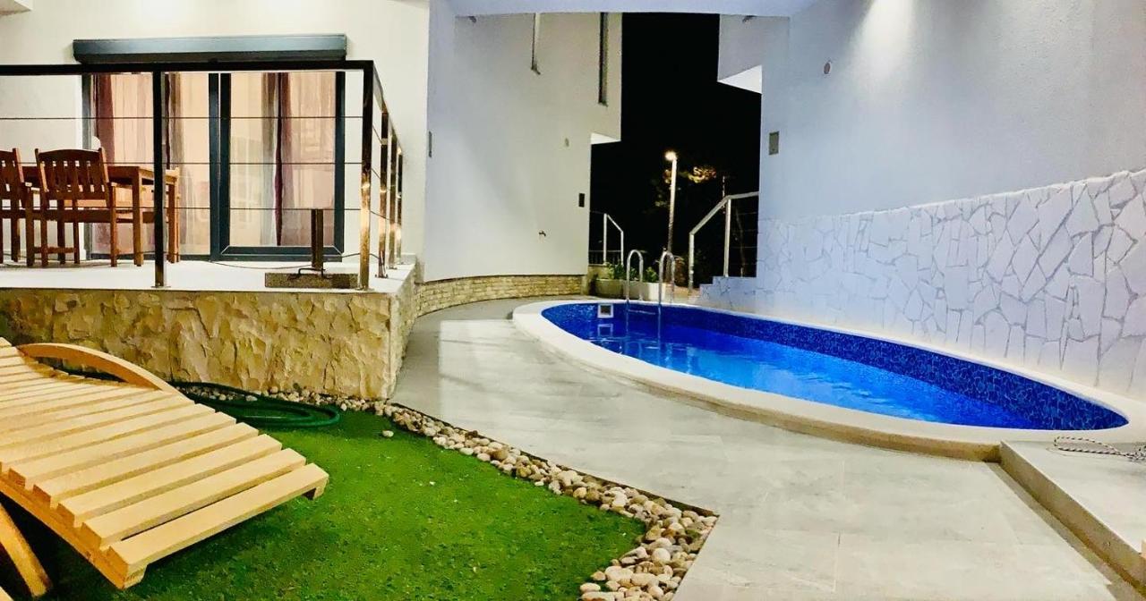 Villa Legacy 2 โนวาลยา ภายนอก รูปภาพ